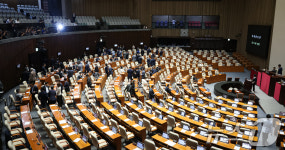 '패스트트랙 단축' 국회법 개정안 필리버스터 시작