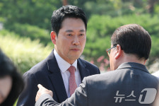 조광한 최고위원 이야기 듣는 장동혁 대표