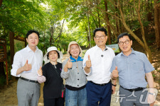 화순 너릿재에서 엄지척하는 송영길
