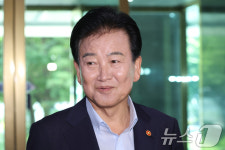 입장밝히는 정동영 장관