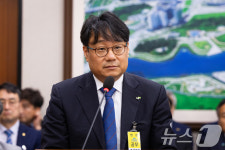 자료제출 요구 답변하는 이성훈 한국토지주택공사 사장