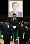 김대중 대통령 서거 17주기 추모식 찾은 김민석 대표