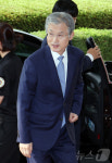 '대법관 서면제청' 논란 속 출근하는 조희대 대법원장