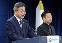 '초대 중수청장 국민 추천' 브리핑하는 윤호중 장관