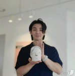 박노식 첫 개인전 첫인상…회화·도예 80점