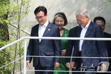 문재인 전 대통령 예방 마친 김민석