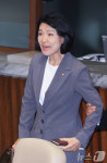 제명 촉구 결의안 상정에 퇴장하는 이진숙