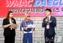 금메달 축하받는 사왕 잔프람