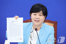 조희대 불출석 사유서 들어보이는 서영교