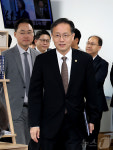 간담회 입장하는 이형일 재경부장관 후보