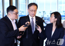 이형일 경제부총리 후보, 인사 청문회 사무실 첫 출근