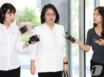 용혜인, 질문에는 '묵묵부답'