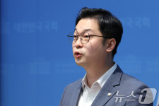 한동훈 의원 고발하는 김동아 의원