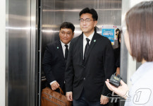 최고위위원회의 참석하는 오준호 당대표와 박기홍 최고위원