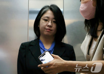 일찍 출근한 용혜인 후보자