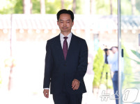 첫 출근하는 김지용 중수청장 후보자