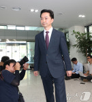 굳은 얼굴로 출근하는 김지용 중수청장 후보자