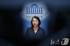 늪에 빠진 용혜인 '정면돌파'