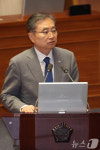 조현 장관, 대정부질문 답변
