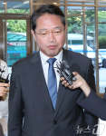 굳은 표정으로 청문회 준비 사무실 향하는 김승원 후보자
