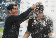 LG 임찬규 '통산 100승' 축하