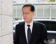 인사 청문회 사무실 출근하는 이형일 부총리 후보