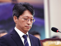 생각에 잠긴 홍지선 국토부 장관 후보자