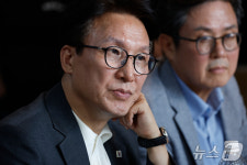청년 영화인 얘기듣는 김민석
