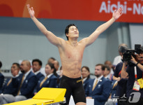 김영범, 자유형 50m 금빛 질주…한국 수영 첫 '금메달'