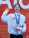 은메달 목에 건 박시은