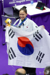 금메달 여서정, 태극기들고 활짝