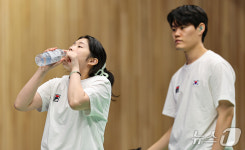경기 준비하는 추가은·홍수현