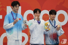 동메달 든 김민섭