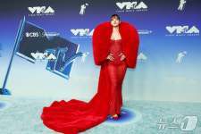 블랙핑크 리사, 美 MTV VMA '베스트 팝' 부문 수상