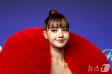 블랙핑크 리사, MTV VMA서 '드림'으로 '베스트 팝' 수상