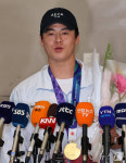 금메달 목에 건 노시환
