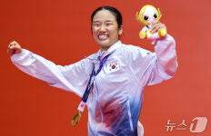 AG 2연패 안세영 '싱글벙글'