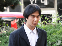 송민호, '병역법 위반' 1심 선고 출석