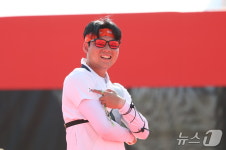 금메달 이우석 '한국 양궁 자존심'