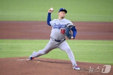 '야마모토 7이닝 10K' 다저스, 애틀랜타 제압…NLCS 진출까지 '1승'