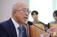 [국감] 업무추진비 관련 답변하는 조원철 법제처장