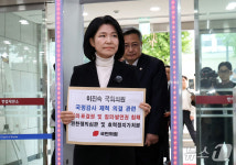 국감 제척 의결 둘러싼 공방…헌재 찾은 이진숙