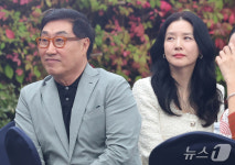 아름다운예술인상 참석한 이영애·정호영 부부