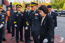 고 김진석 소방위의 영결식 참석하는 추미애 지사
