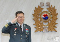 [국감] 거수경례하는 김규하 창모총장