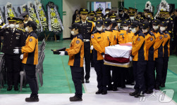 '고 김진석 소방위 영결식' 운구행렬