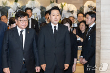 최형우 전 장관 빈소 조문하는 장동혁·정점식
