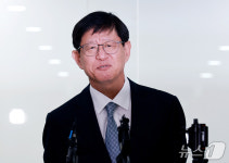 최길수 특별감찰관 출근, 10년 만에 특별감찰관 가동