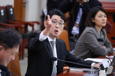 [국감] 김혜경 여사 골프 영상 재생 불허 항의하는 주진우