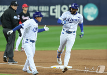 'PO 2차전' 삼성 디아즈, 투런포 쾅!